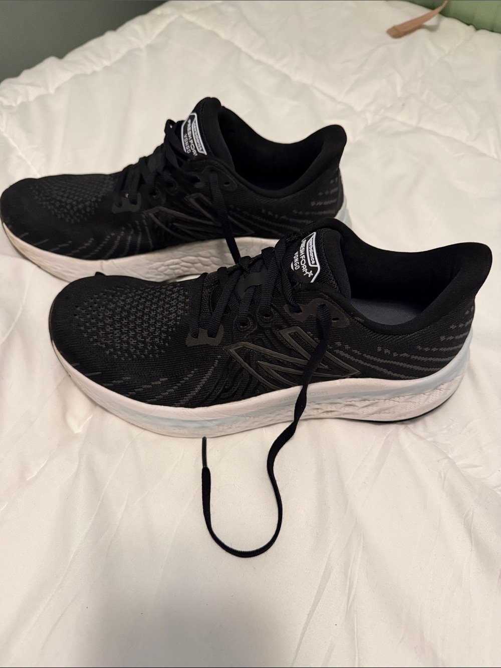 New Balance Women's Black and White Athletic Running Shoes